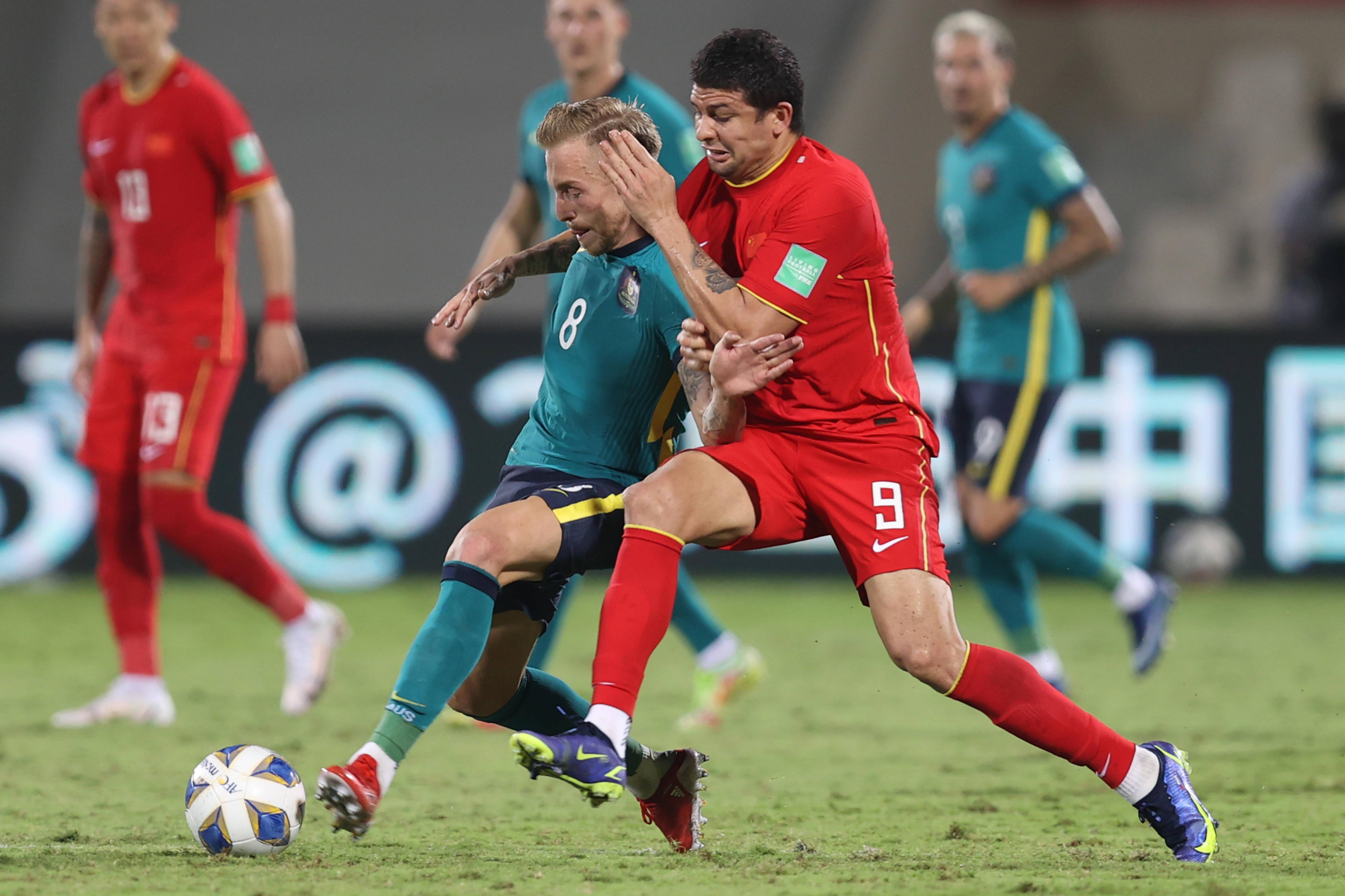 足球——世预赛12强赛:中国战平澳大利亚