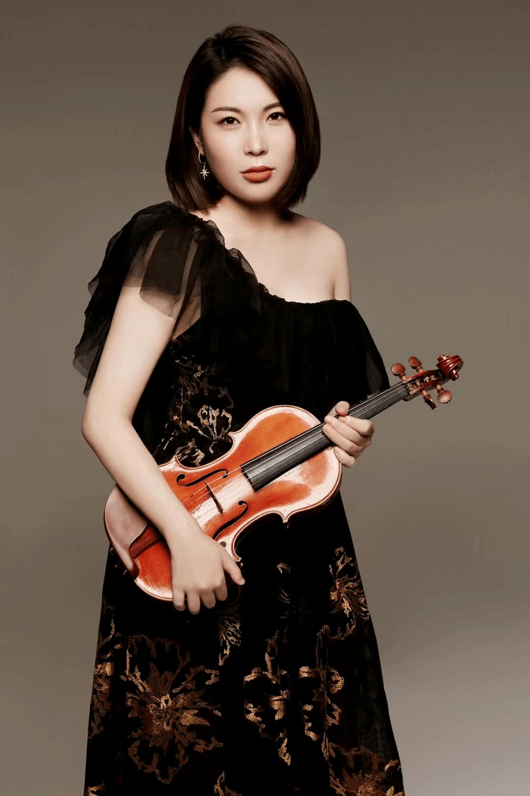 跟着周婕听古典·直播预告 | 小提琴家柳鸣的"青春之歌"_上海