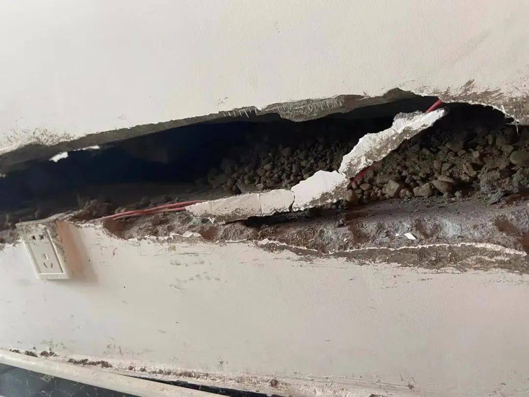 吓人市区某高层墙上裂开大缝衡水1售楼处干这事被查罚了8万