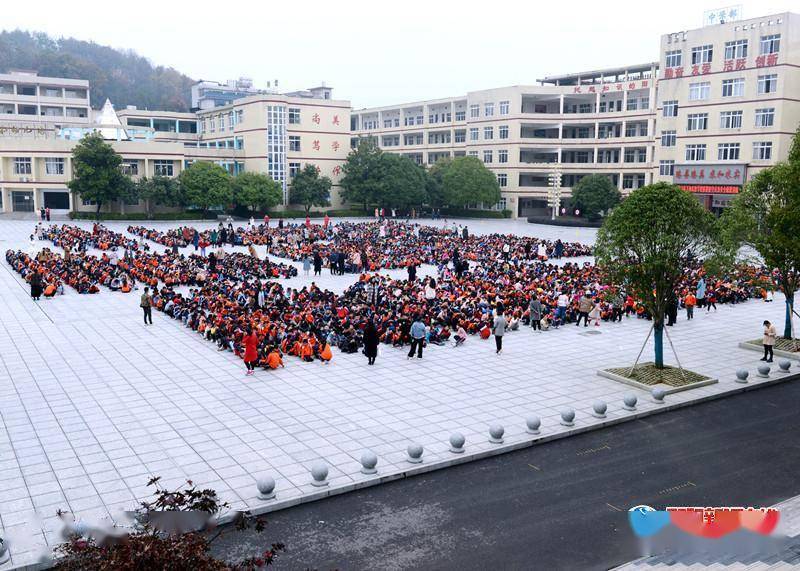 校园应急演练,筑牢安全防线——隆回县万和实验学校举行综合性应急