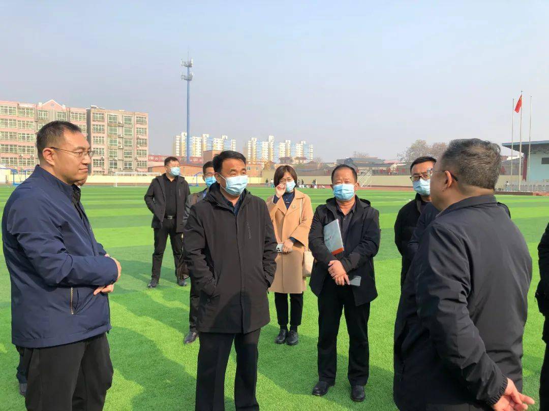 高阳中学校长刘艳坤详细介绍了与人大附中深圳学校王华