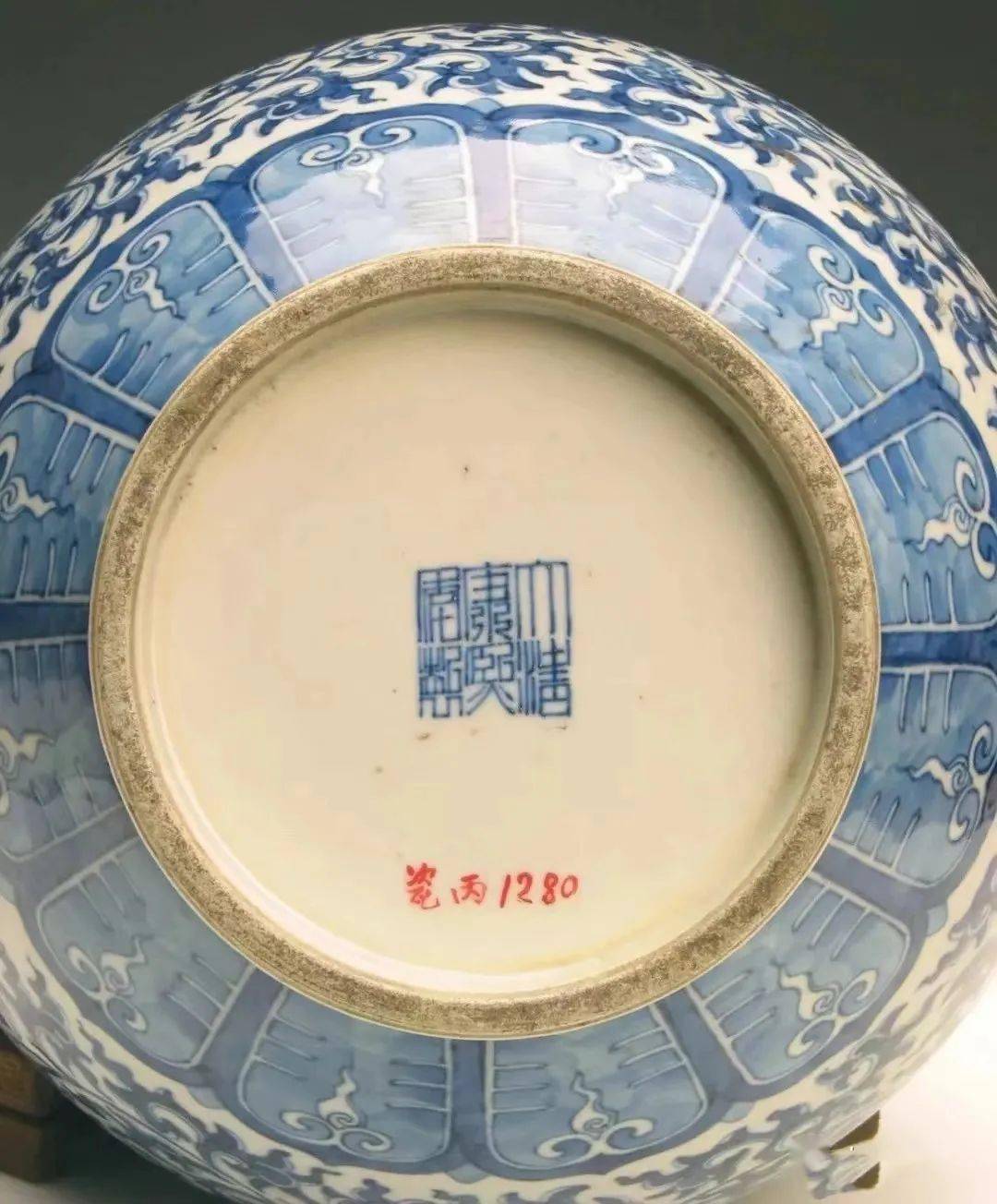 清光绪仿康熙款识《一本收藏》7 ,康熙青花在绘画技法上,也有不少改革