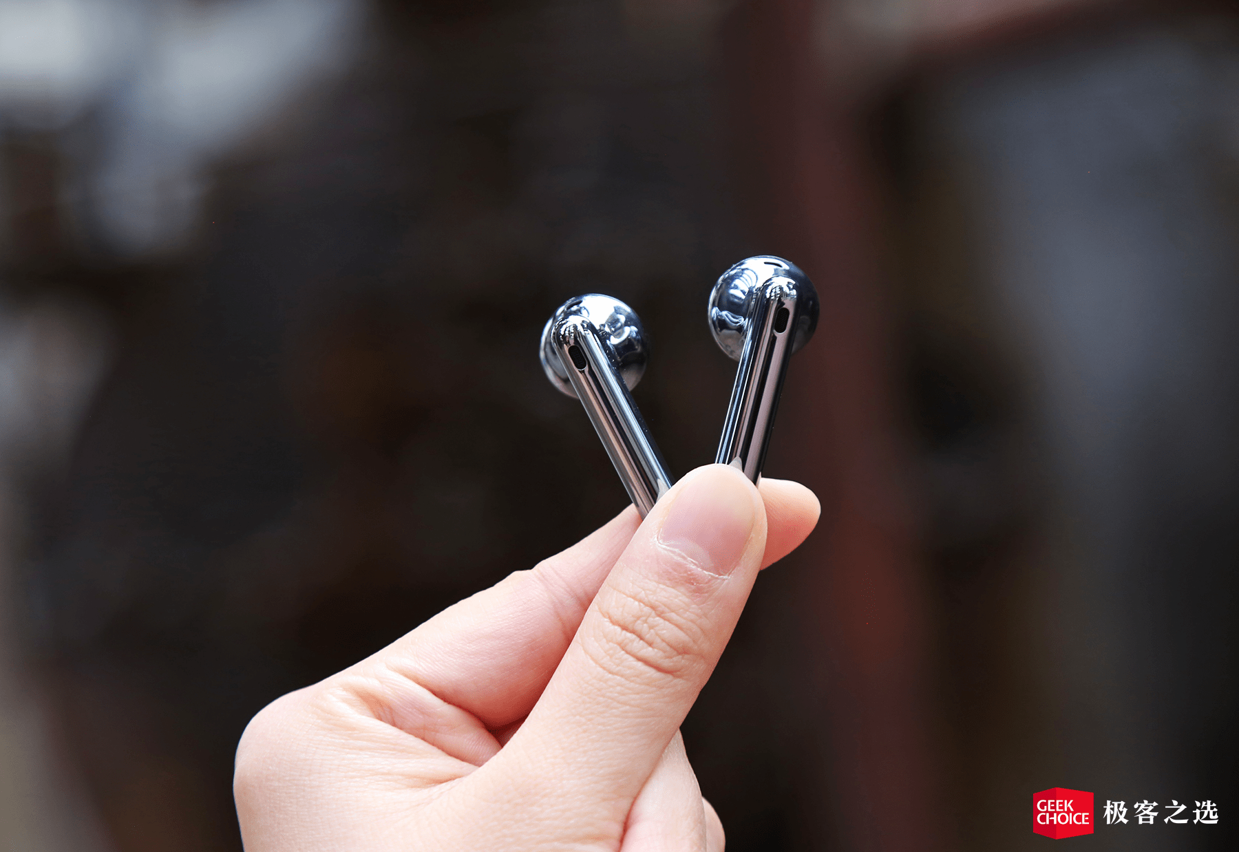 华为「口红耳机」体验：一支能主动降噪的「口红」，女孩子的时尚之选