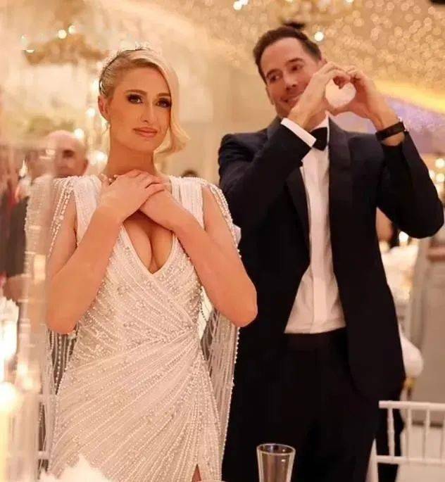 父亲惊天大反转！作了40年的名媛鼻祖刚大婚完，老公就被曝丑闻...