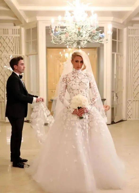 父亲惊天大反转！作了40年的名媛鼻祖刚大婚完，老公就被曝丑闻...