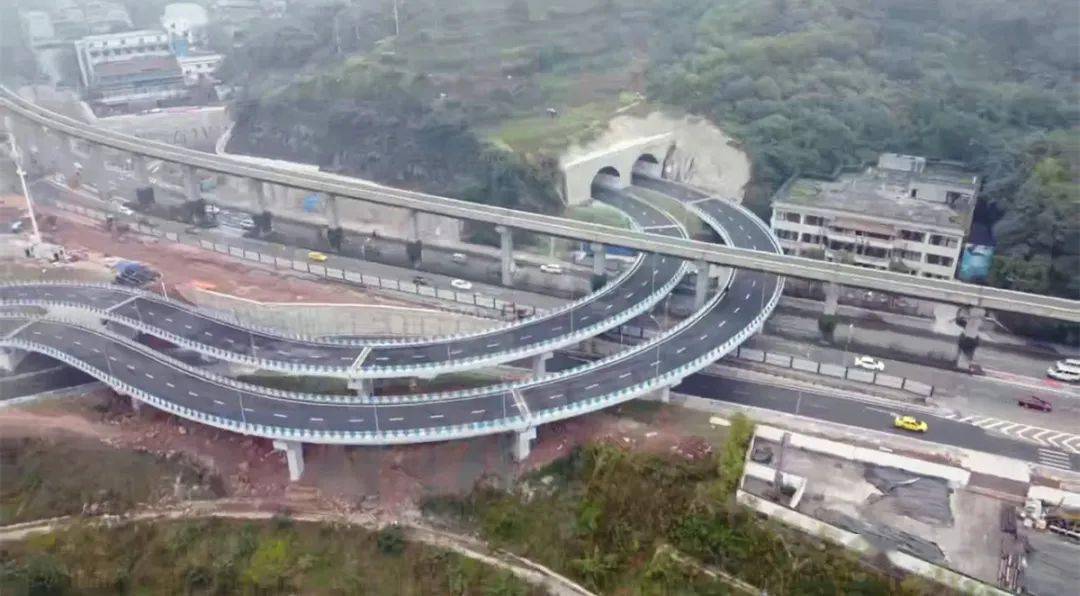 巴南区轨道交通2,3号线鱼洞站箭河路互通立交隧道进行网络直播并在看