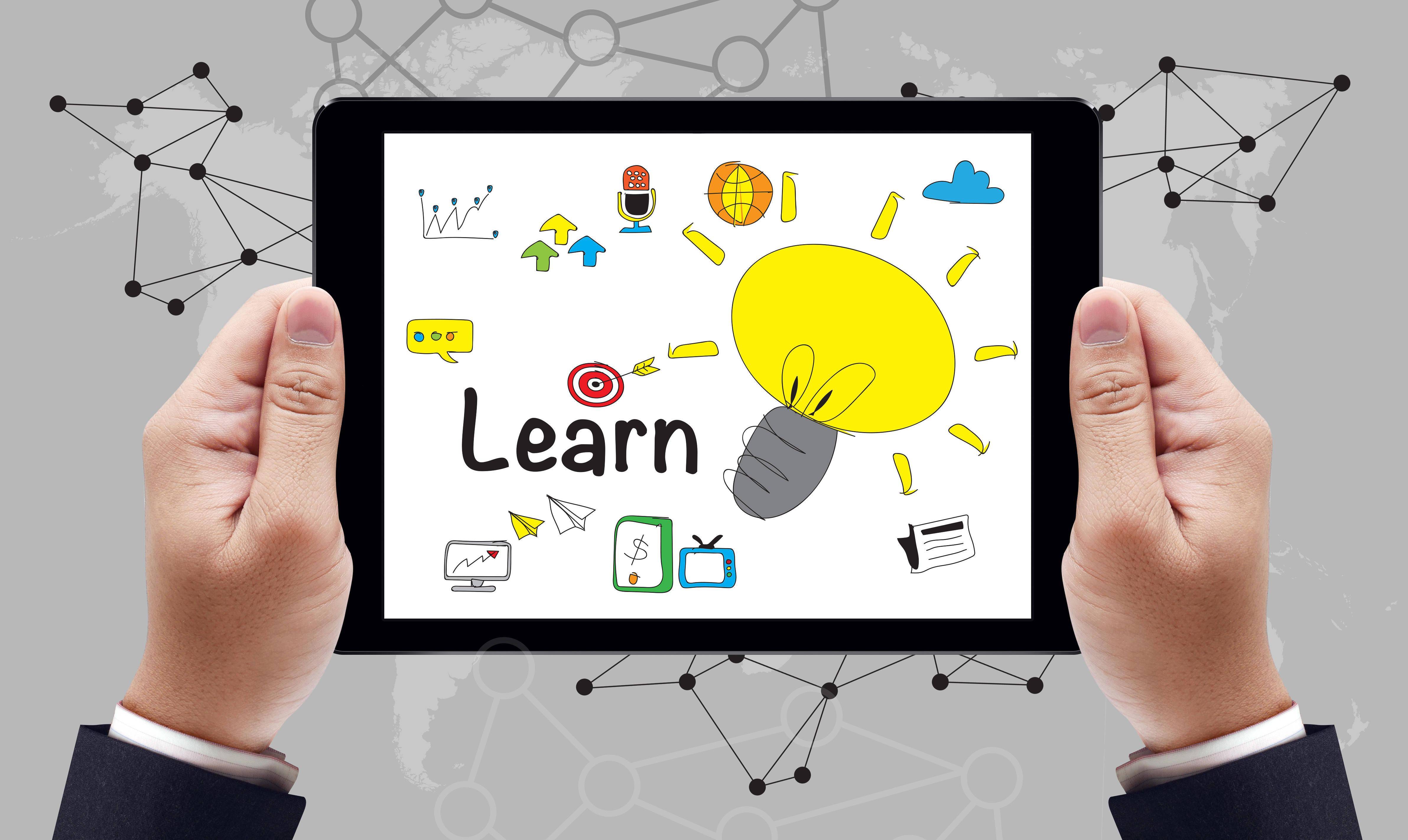 智能教育硬件赛道开启争夺战，三路玩家谁能杀出重围？