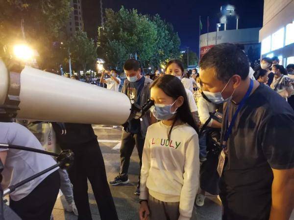 “月偏食”要来啦！就在明天傍晚 →