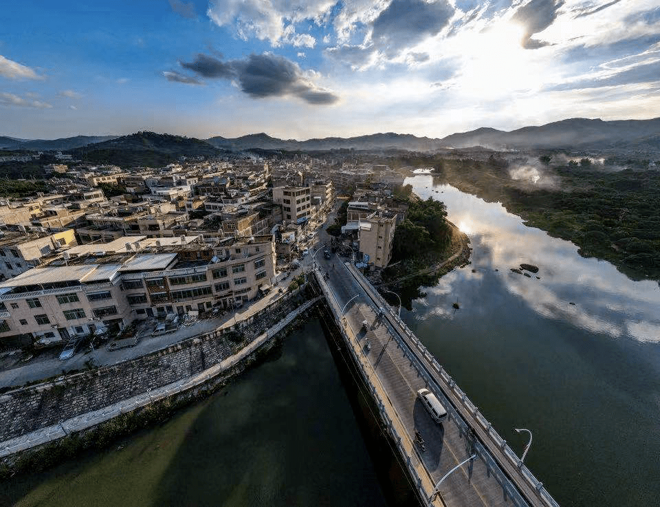 诏安霞葛建设四好农村路铺就乡村振兴快车道