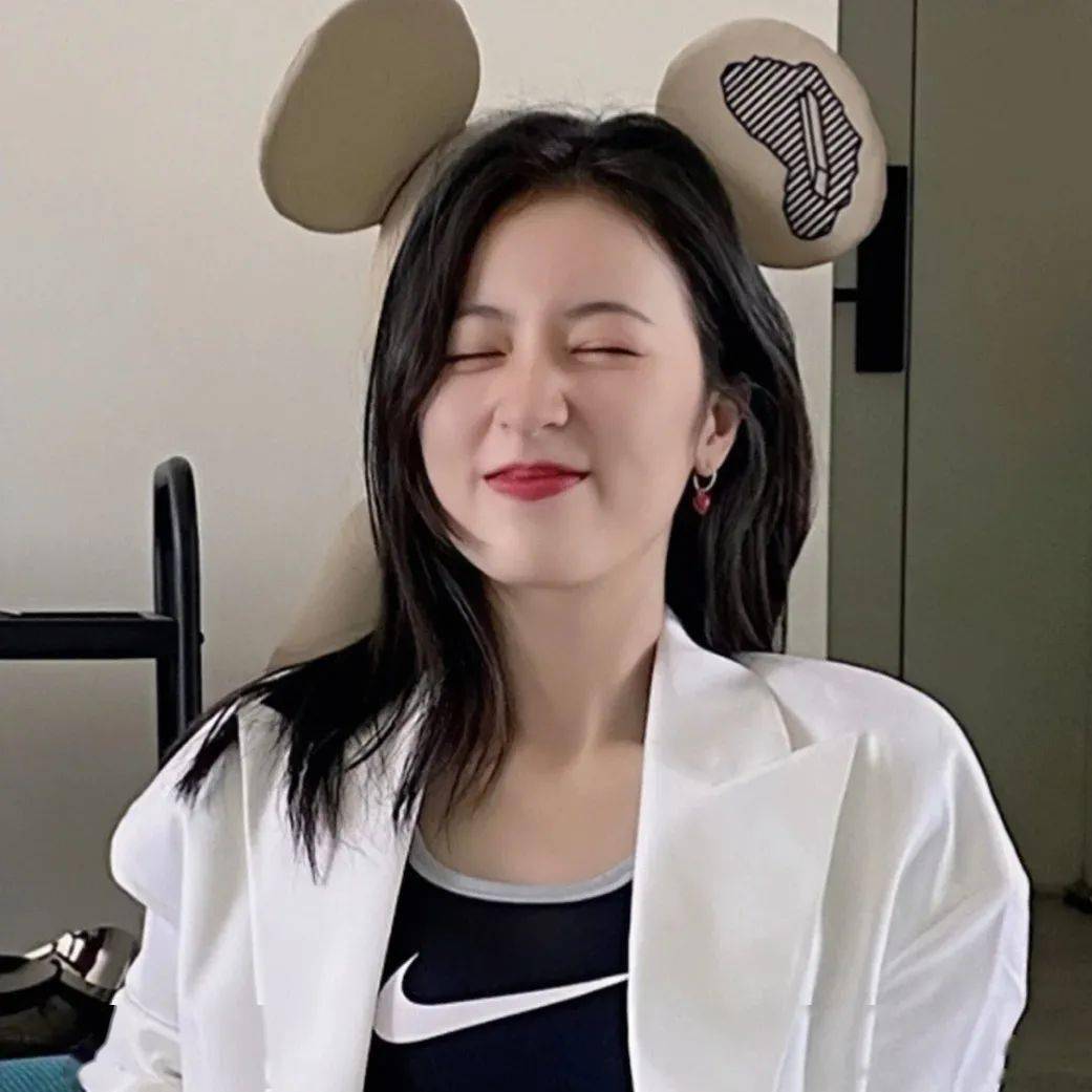 头像自拍一定要学周雨彤