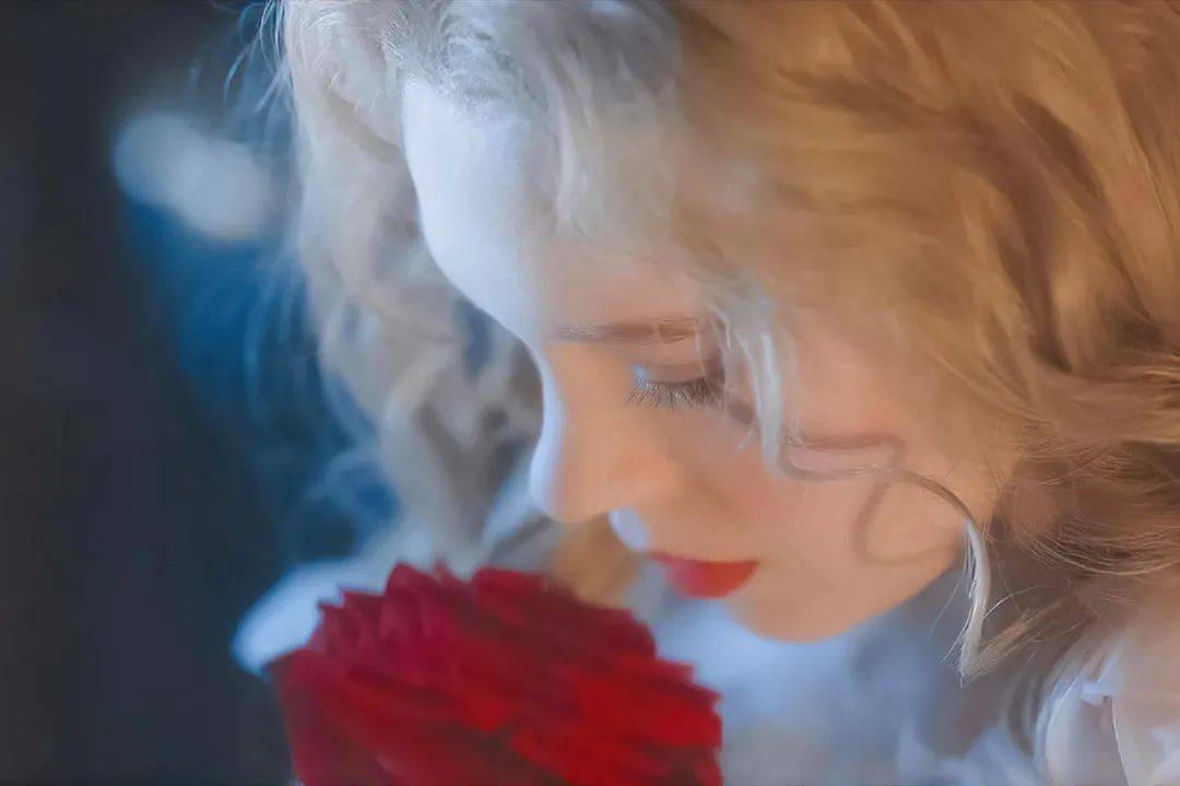 always|她是法国版斯嘉丽，两次出演“邦女郎”，冰山脸女杀手，为啥能征服阿汤哥？