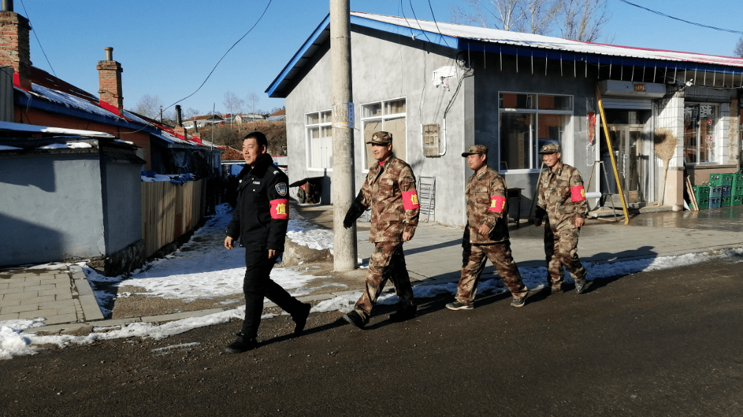 防范常识,鼓励村民积极参与社会治安综合治理,并对步巡中发现的机动车
