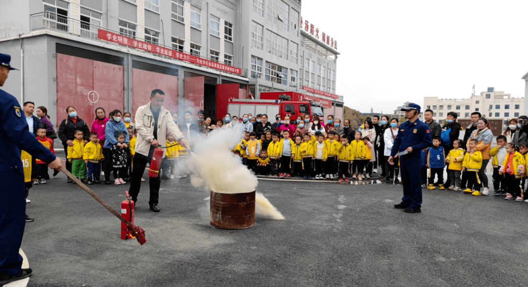 活动|我为群众办实事：119系列活动——“小手拉大手”三穗大队迎来幼儿园小朋友“零距离”体验消防