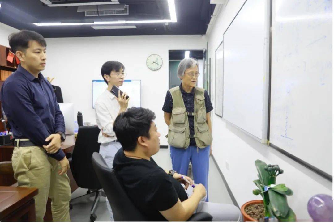 这个教授，火了！