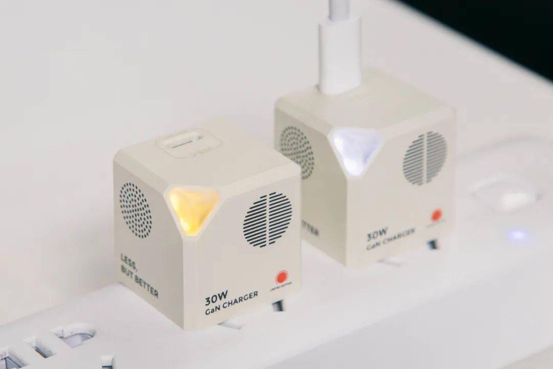 大家最近又入手了哪些有趣的手机周边配件？丨糖纸新鲜事 07