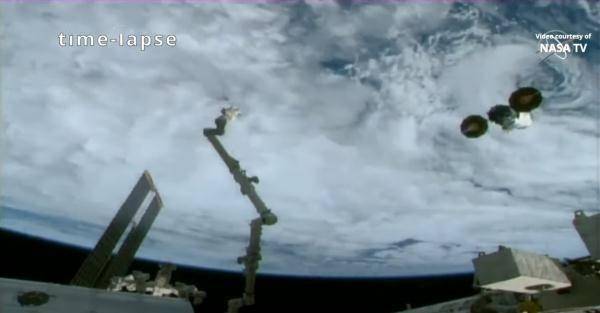 美“天鹅座”货船离开国际空间站并开始进行热保护功能实验