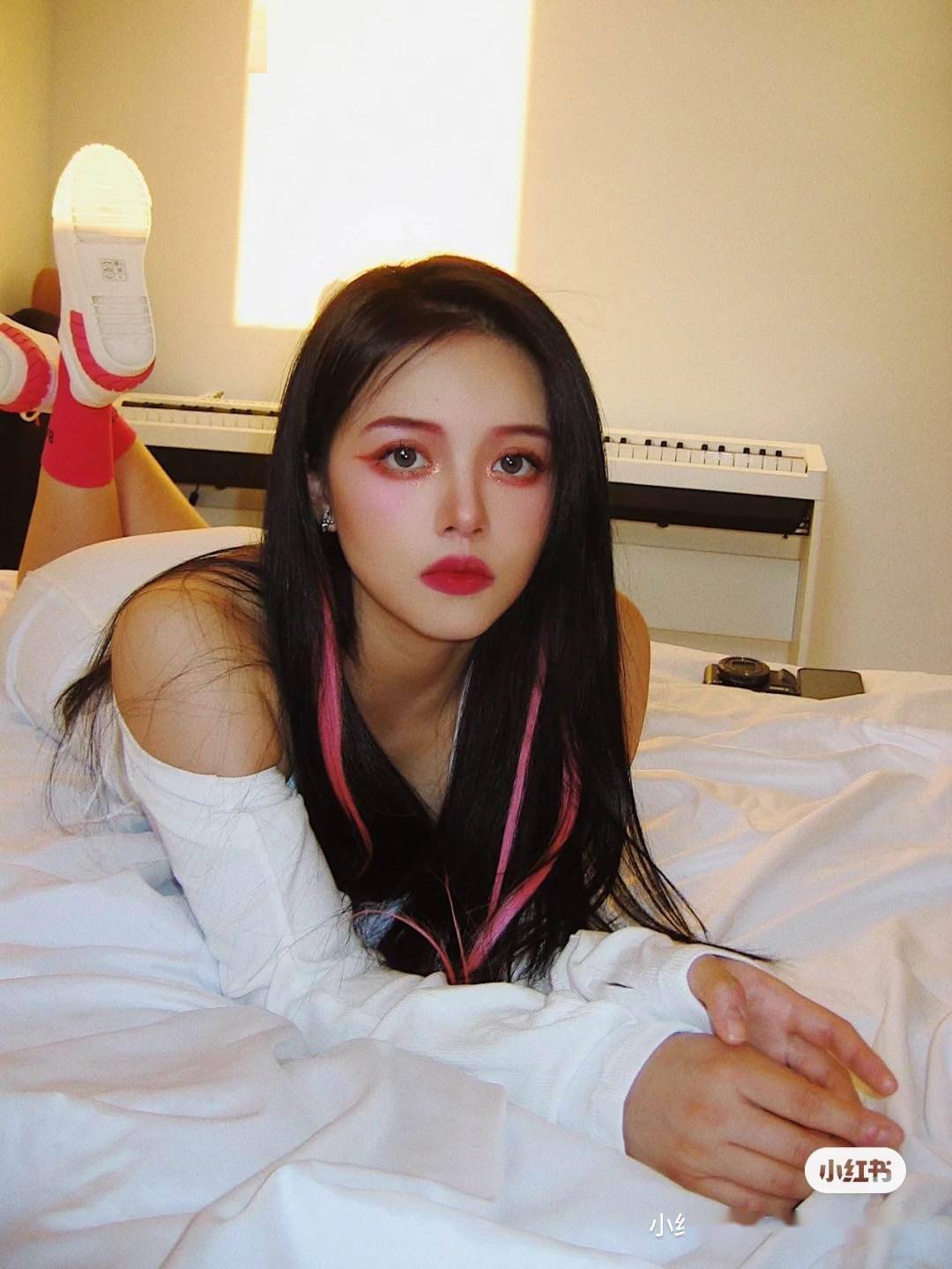 假发从“真人挂耳染”切入，「白日梦醒家」想为年轻消费者提供轻奢快捷的妆发造型产品