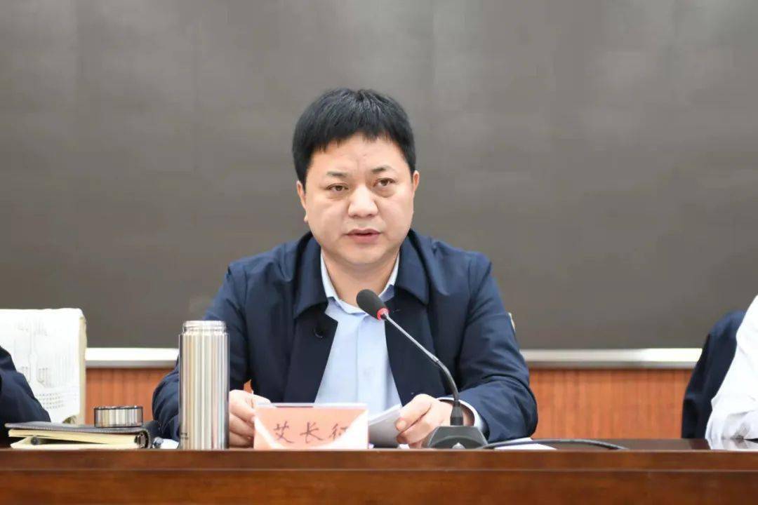 艾长征指出,近年来全区上下认真贯彻落实党中央和省市委关于人才工作