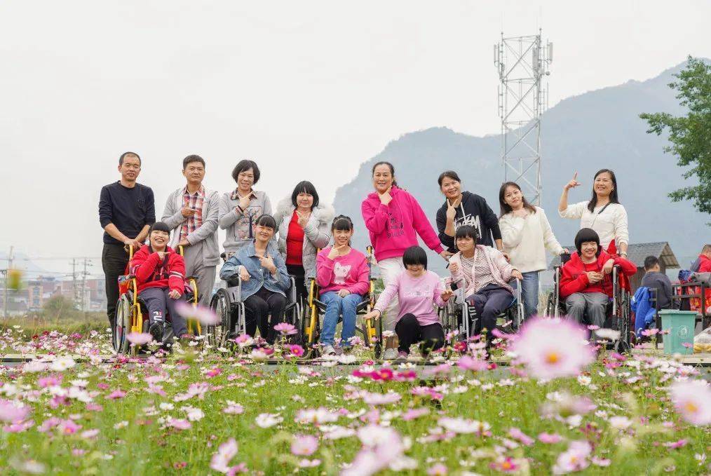 像格桑花一样幸福——柳州市社会福利院组织院民开展冬日户外活动