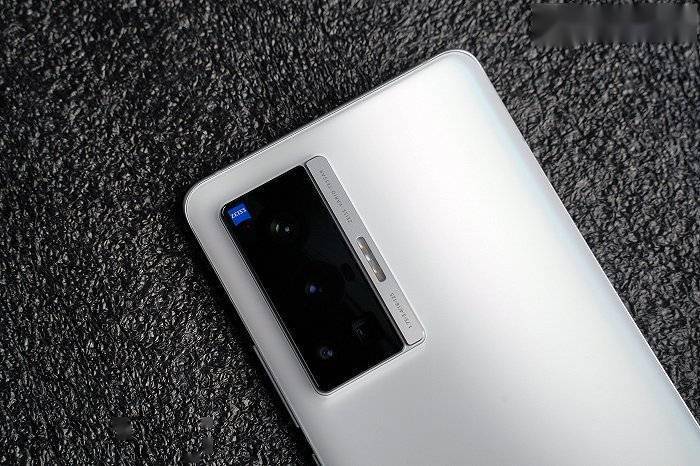独白机身，蔡司加持，vivo X70 Pro上手体验