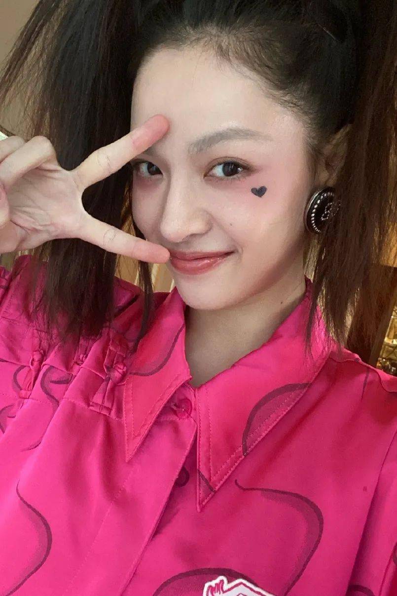 面的女明星们亲身力证“腮红是妆的灵魂”！