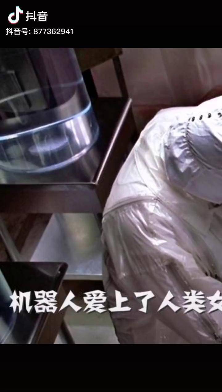 200岁机器人爱上人类女孩历尽磨难成为真正男人一起生活机器管家解说