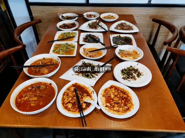 文明餐桌 | 分餐不分爱,一起使用公勺公筷_食物