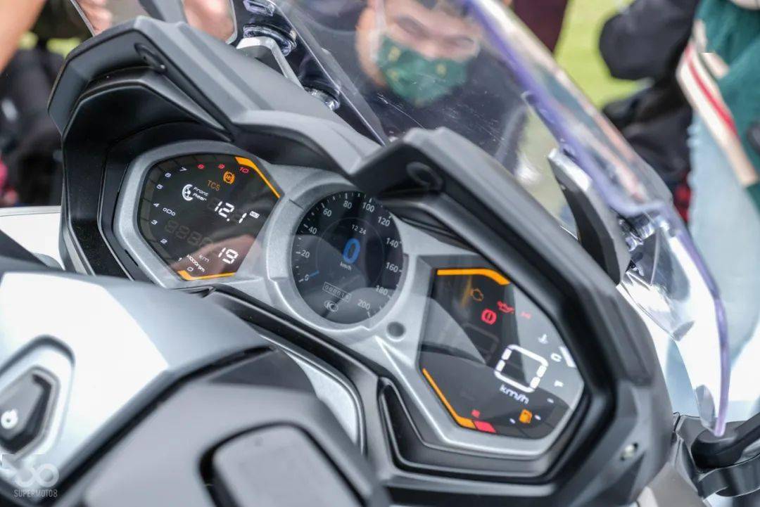 2022款光阳ak550亮相