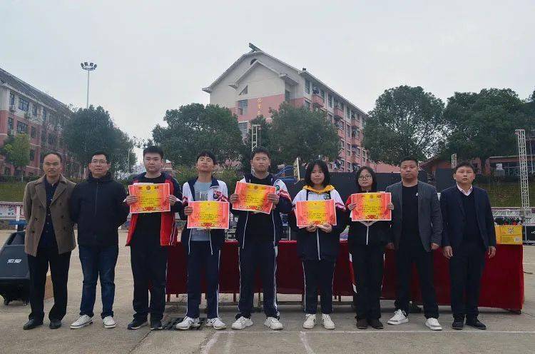 都昌三中高二年级举行期中考试表彰大会,一批学子获表彰