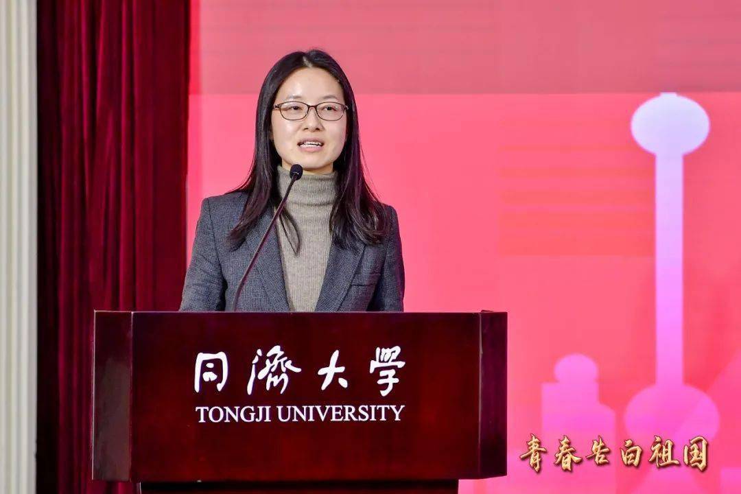 随后,钟晓华老师从"青春的力量","青春的议题","青春的方案"三个维度