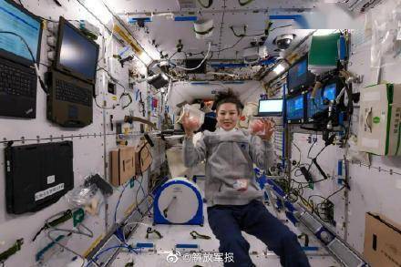 王亚平太空照片集大放送