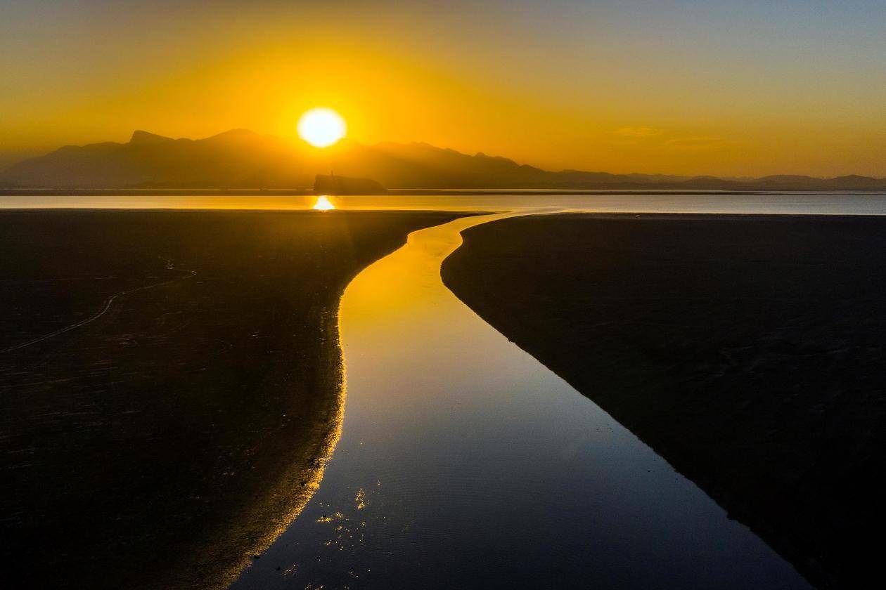 枯水期|鄱阳湖进入枯水期 湿地景观美翻了 戳图欣赏！