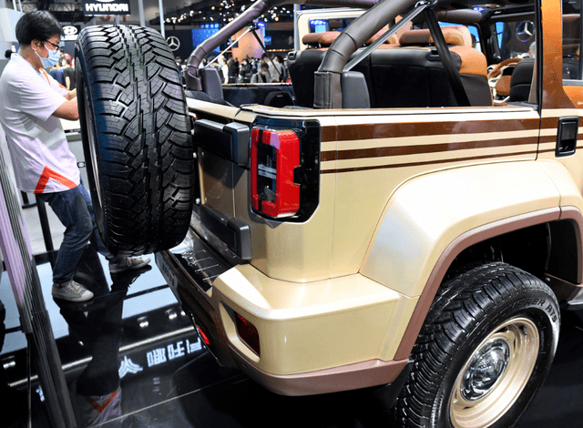 复古敞篷bj40回头率不输赛博坦克借长城同款发动机能火