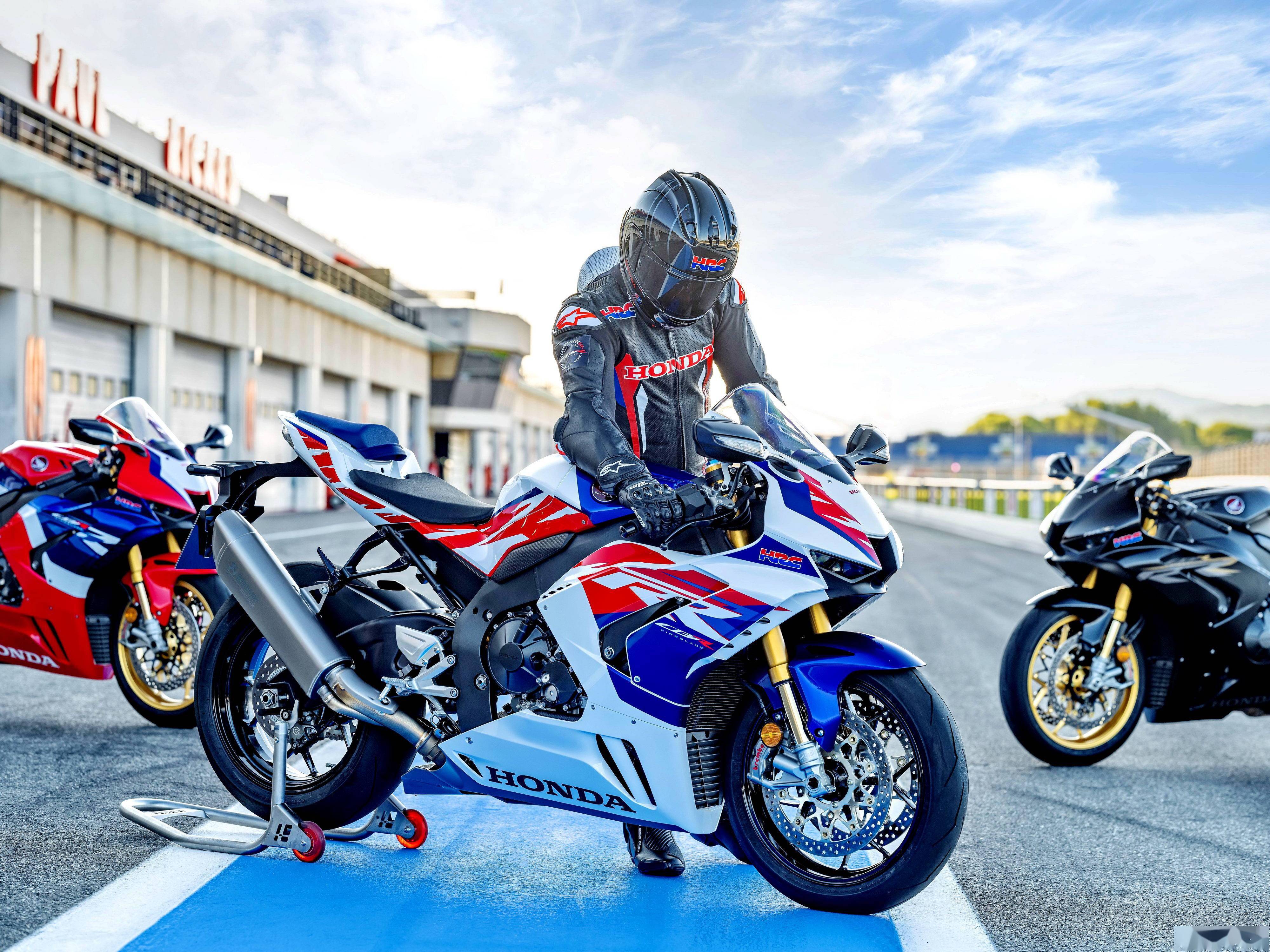 honda2022超级跑车cbr1000rrr系列户外特写