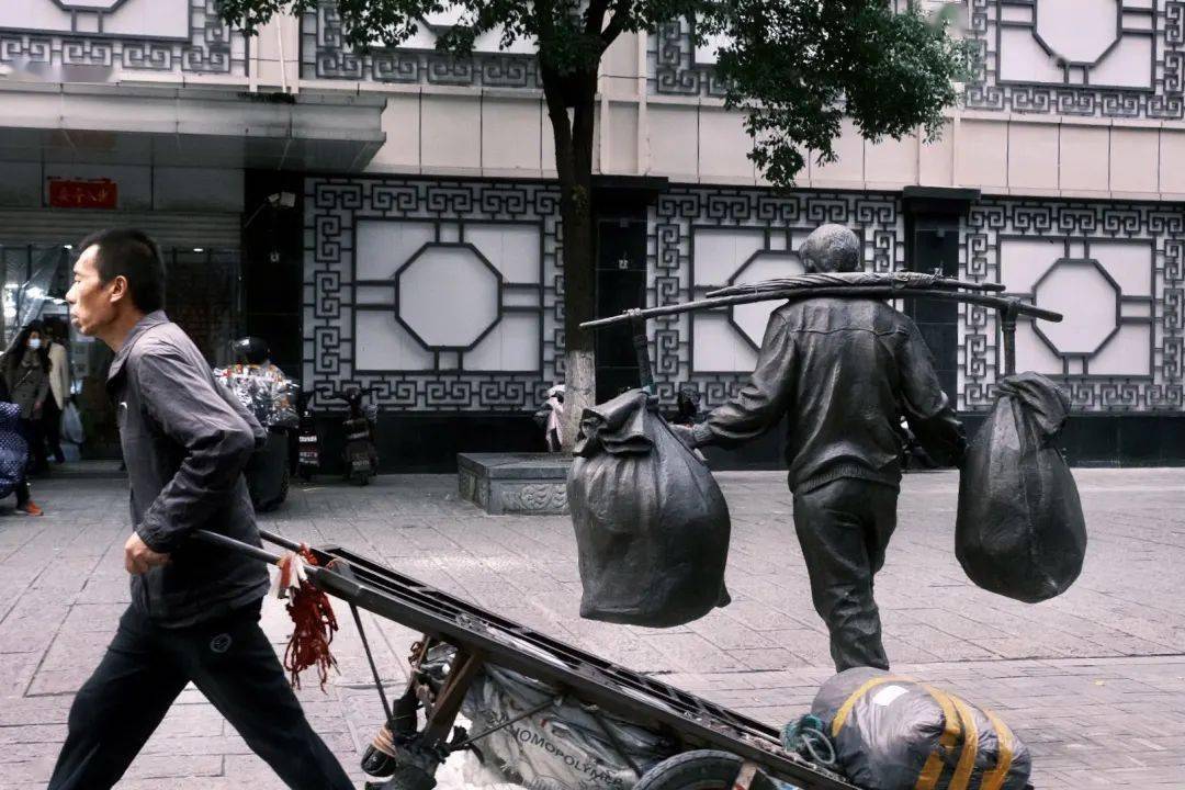 图片故事汉正街的拖车行走在变迁之中