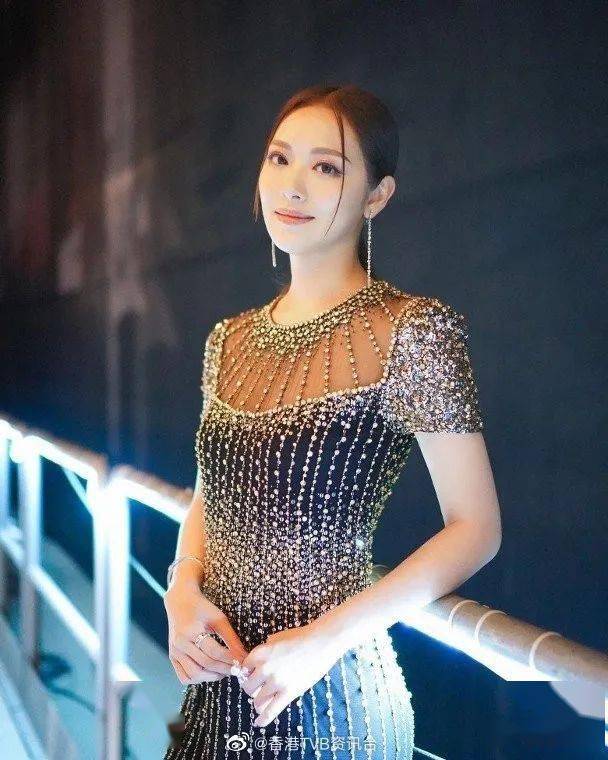 周柏豪隔离期晒半裸照!冯盈盈太空馆打卡发表单身宣言