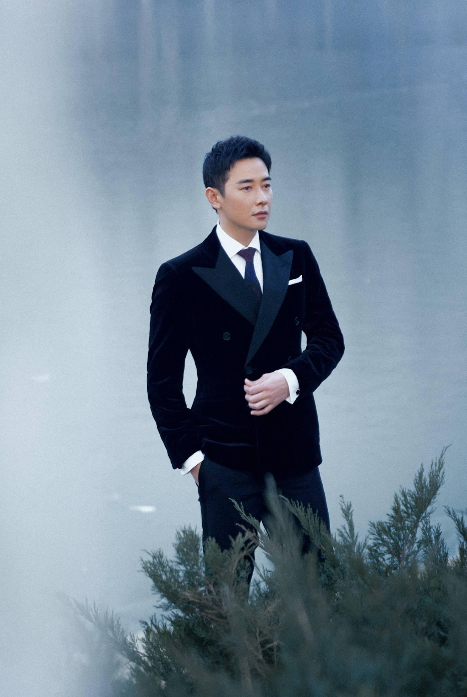 唐嫣轻松驾驭各种风格甜酷时尚罗晋一身绿色连体裤帅气有型