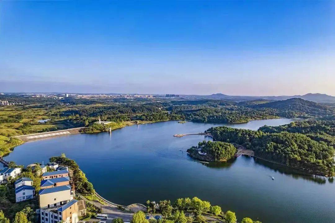 湖别墅酒店客房1间(含双早) 帝王湖景区大门票2张(如果定6间房或以