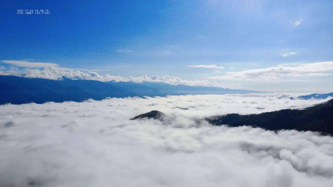 美景倚象云海席卷而来快来一起漫步云端吧