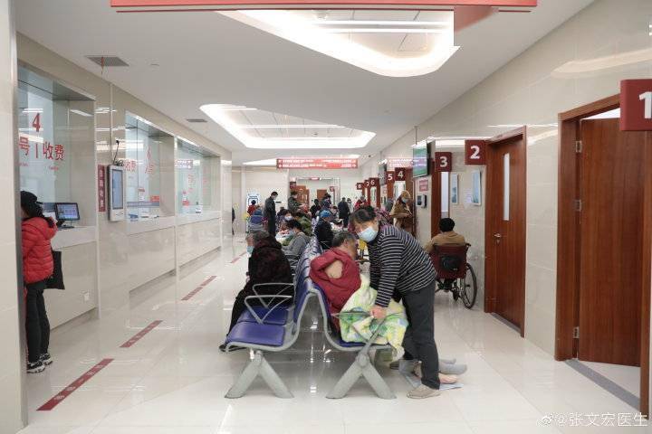 服务|张文宏谈上海多家医院关门急诊：排查次密接，并非疫情不可控