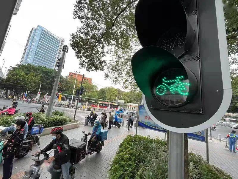 广东近10年交通事故,原因最多的是……   歼-10,变形金刚,缆车……这