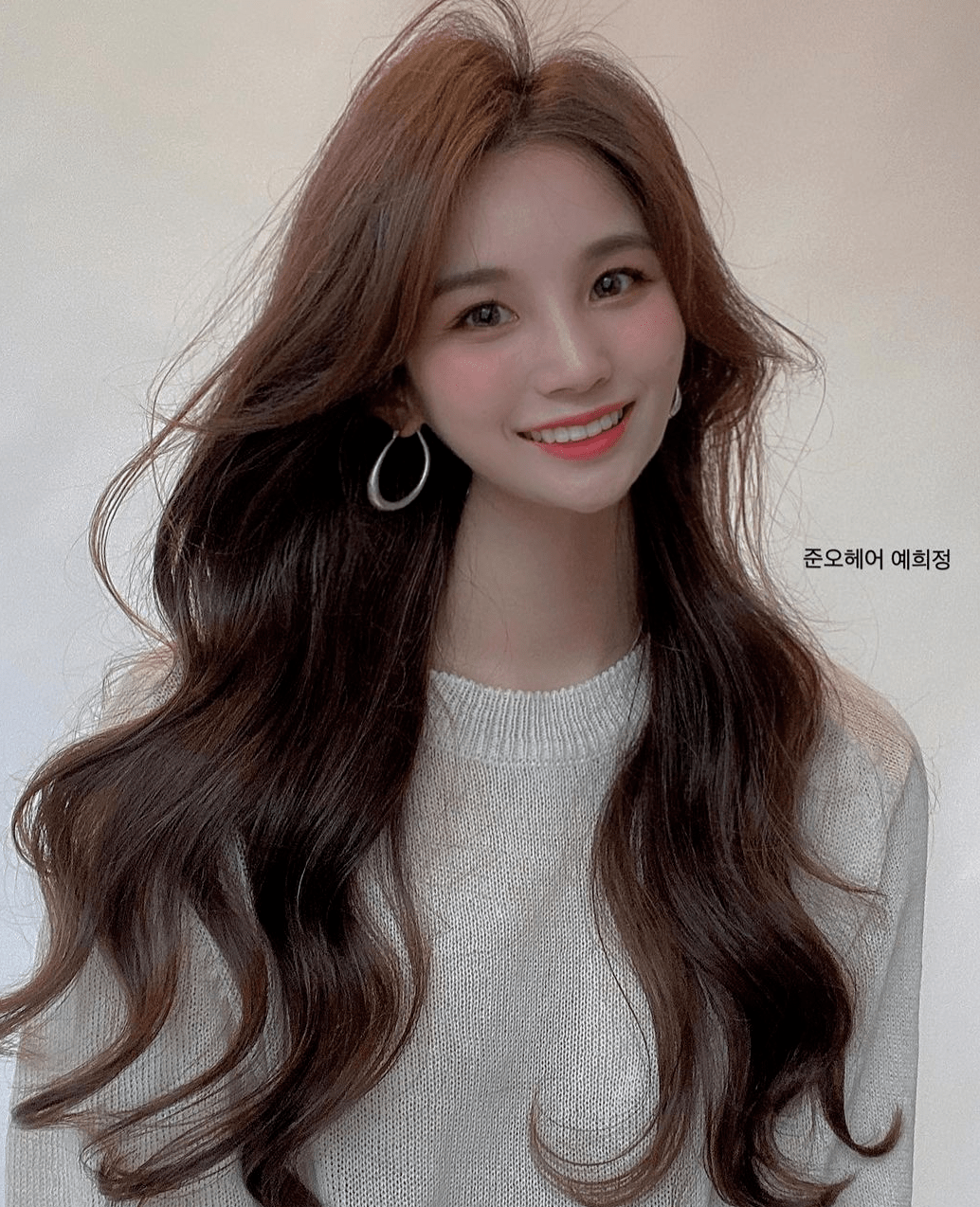 慵懒发型卷发教程 8308c9844dbf4087b3039c85d809f90c.png