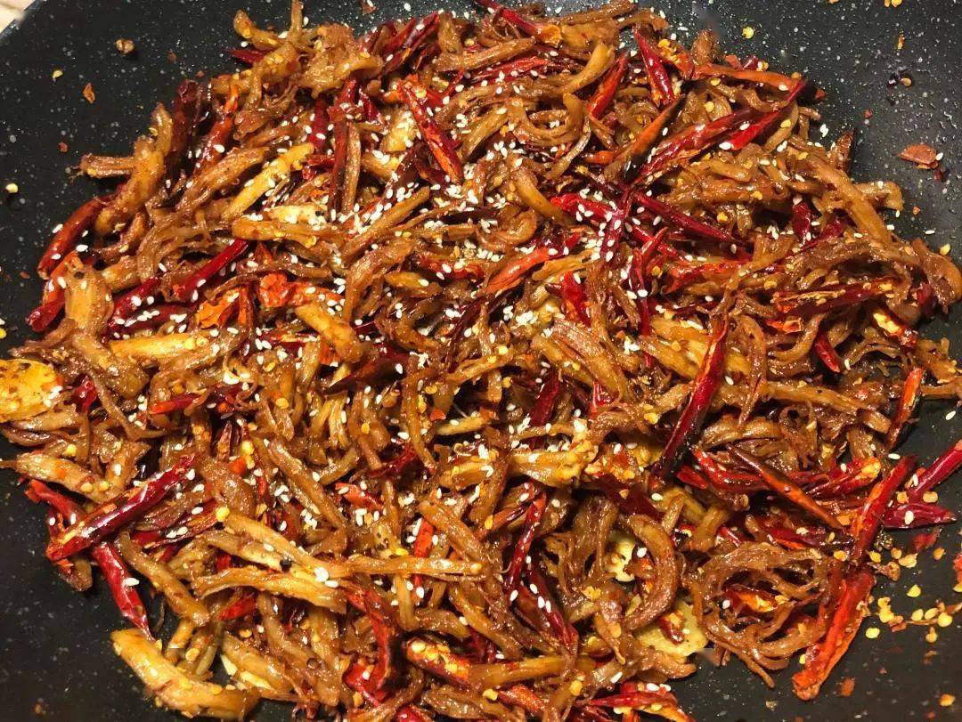 咸香过瘾的麻辣鸡丝,下酒当零嘴都超赞