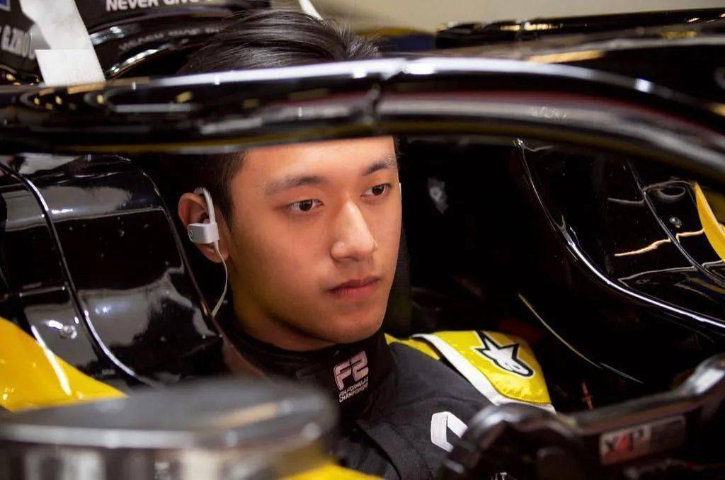 f1迎来了首位中国车手22岁中国赛车手周冠宇