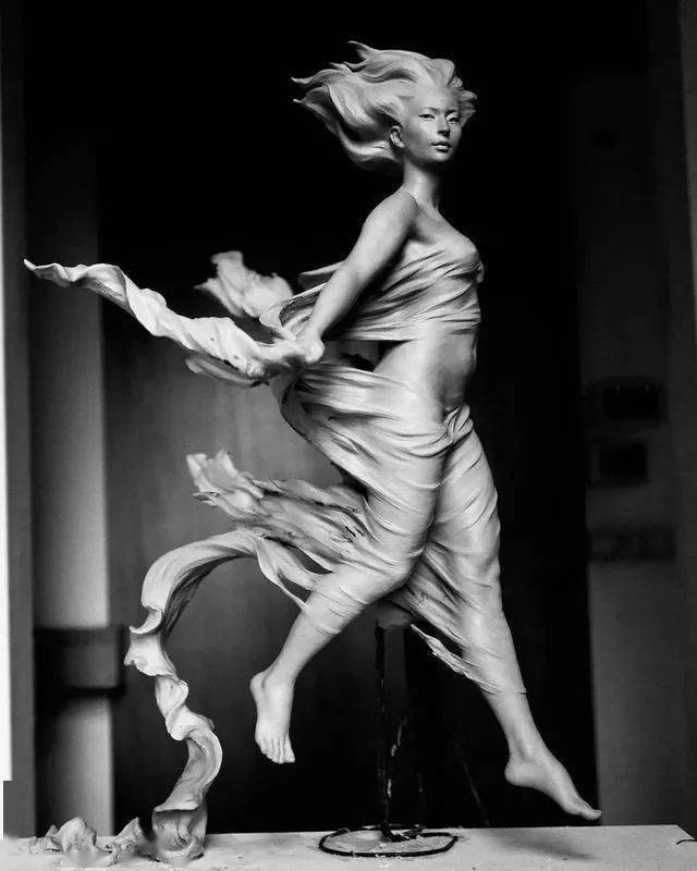 艺术工场罗立荣沉默寡言的女雕塑家用想象和细节打脸西方评论界