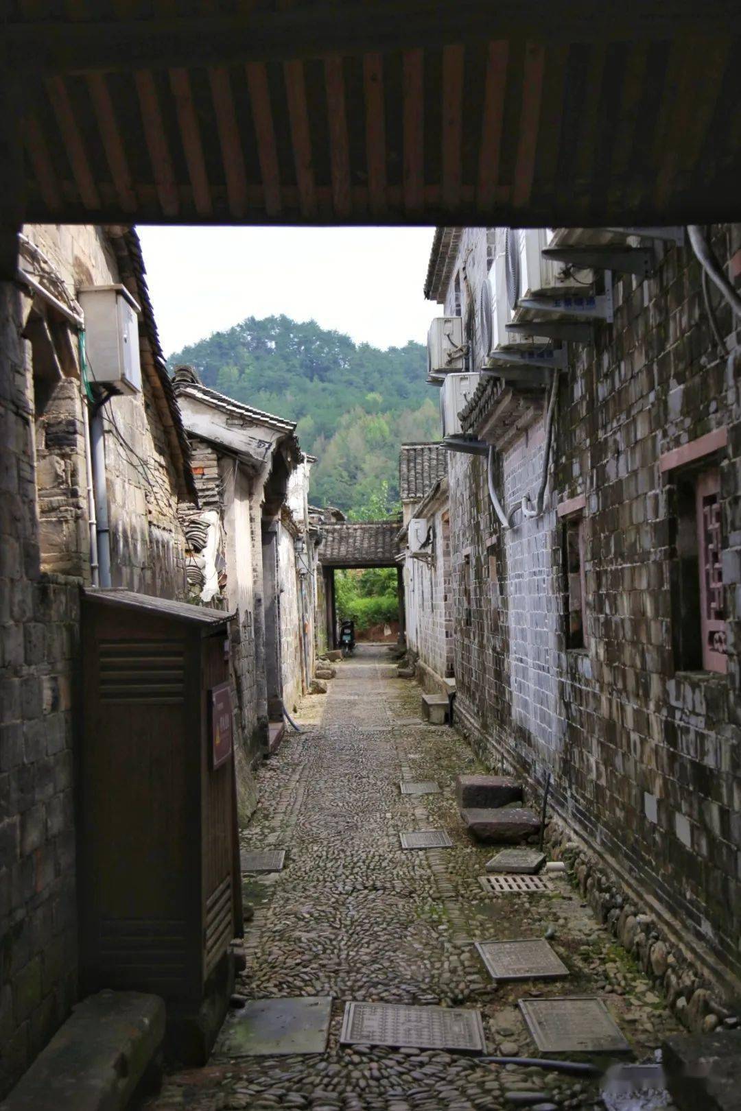 踏青苔踩卵石逛老街尝三宝喝咖啡宁海前童古镇