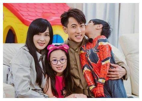 吴尊一家三口登上时尚杂志,吴欣怡越来越美,max英气十足_父亲_田亮