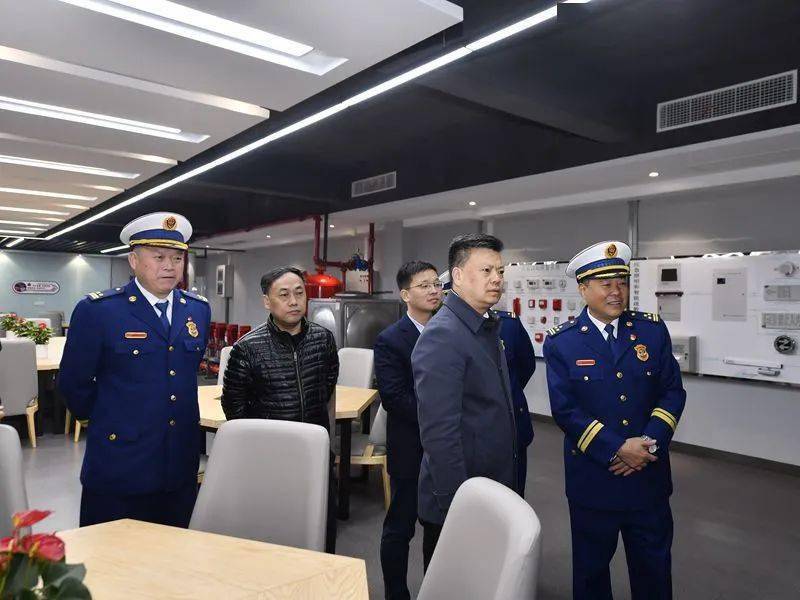 青羊区两个政府专职消防队同时投入执勤备战_仪式_救援_喻平文