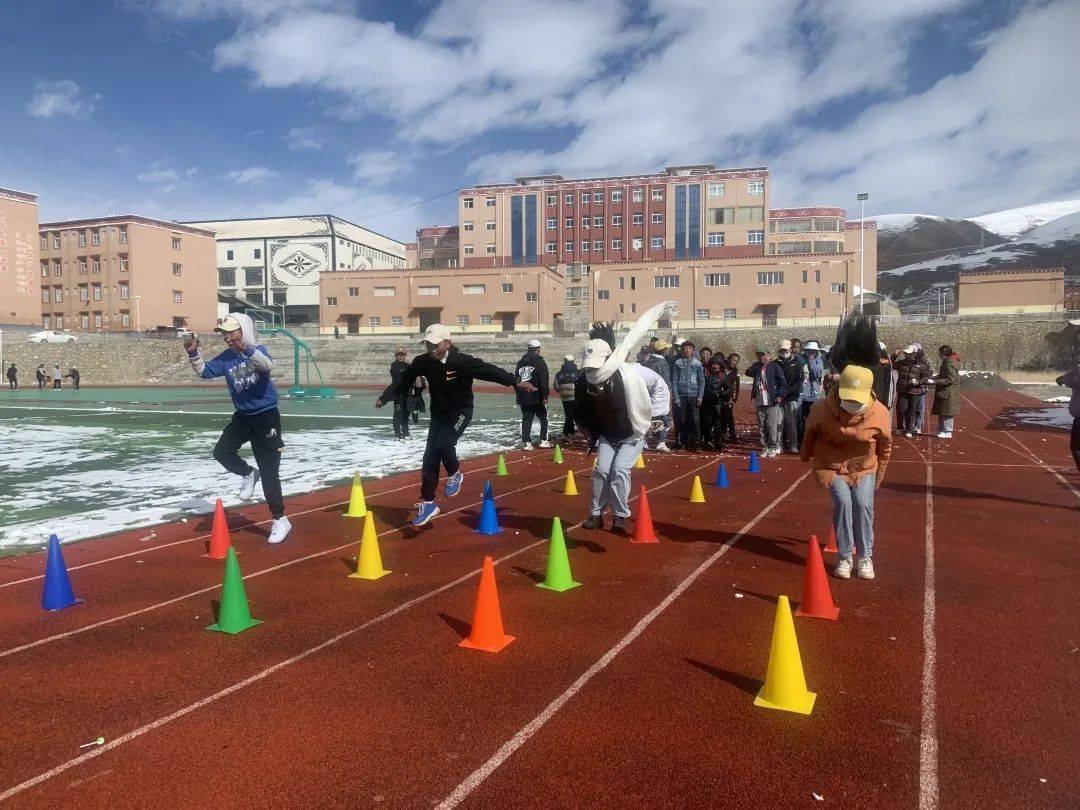 "双减"政策出台以来,理塘县第二中学认真落实工作部署安排,将减负提质