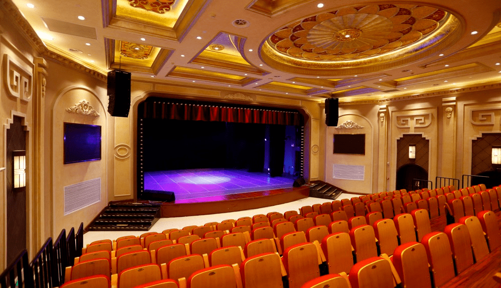 舞台宽15米深15米挑高16米面积已远大于观众席1913艺术街区的经营业态